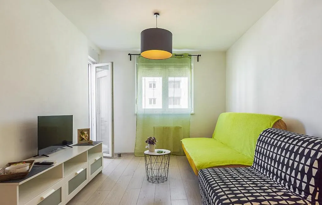 Delux Apartman Pula 0*,